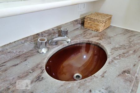 Casa à venda com 550m², 3 quartos e 6 vagas Casa à venda com 550m², 3 quartos e 6 vagasBanheiro