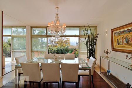 Casa à venda com 550m², 3 quartos e 6 vagas Casa à venda com 550m², 3 quartos e 6 vagasSala de Jantar