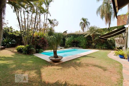 Casa à venda com 550m², 3 quartos e 6 vagas Casa à venda com 550m², 3 quartos e 6 vagasPiscina