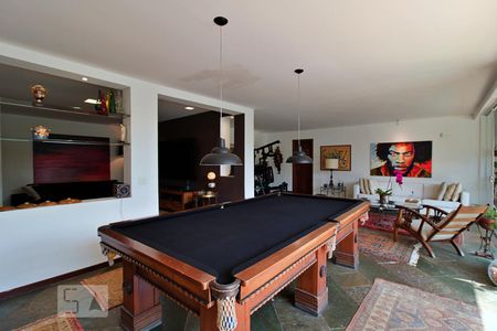 Casa à venda com 550m², 3 quartos e 6 vagas Casa à venda com 550m², 3 quartos e 6 vagasÁrea Inferior