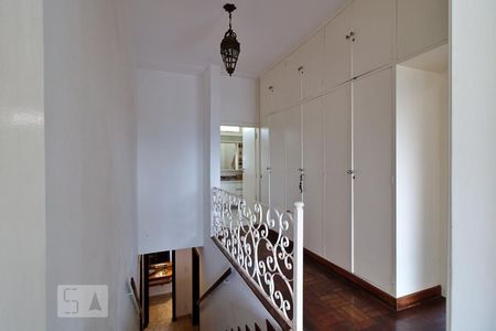 Casa à venda com 550m², 3 quartos e 6 vagas Casa à venda com 550m², 3 quartos e 6 vagasHall dos Quartos