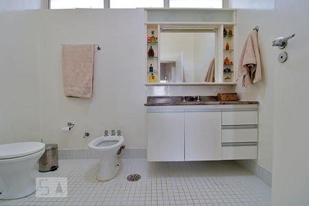 Casa à venda com 550m², 3 quartos e 6 vagasBanheiro