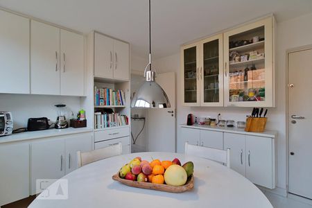 Casa à venda com 550m², 3 quartos e 6 vagasCopa