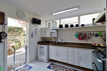 Casa à venda com 550m², 3 quartos e 6 vagas Casa à venda com 550m², 3 quartos e 6 vagasCozinha