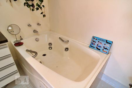 Casa à venda com 550m², 3 quartos e 6 vagasBanheiro da Suíte