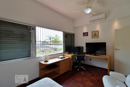 Casa à venda com 550m², 3 quartos e 6 vagas Casa à venda com 550m², 3 quartos e 6 vagasQuarto 3