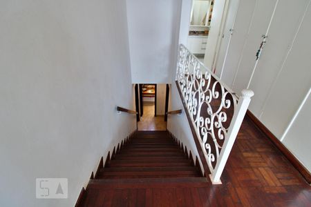 Casa à venda com 550m², 3 quartos e 6 vagas Casa à venda com 550m², 3 quartos e 6 vagasHall dos Quartos