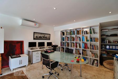 Casa à venda com 550m², 3 quartos e 6 vagasÁrea Inferior