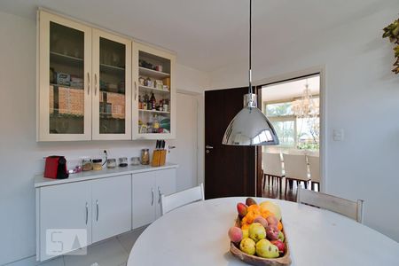 Casa à venda com 550m², 3 quartos e 6 vagas Casa à venda com 550m², 3 quartos e 6 vagasCopa