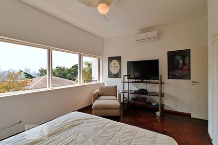 Casa à venda com 550m², 3 quartos e 6 vagas Casa à venda com 550m², 3 quartos e 6 vagasQuarto 2