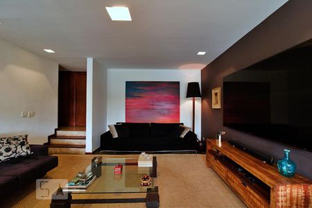 Casa à venda com 550m², 3 quartos e 6 vagasÁrea Inferior/Sala de TV