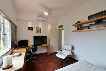 Casa à venda com 550m², 3 quartos e 6 vagasQuarto 3