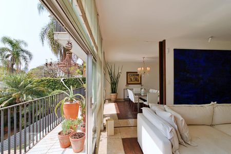 Sala de casa à venda com 3 quartos, 550m² em Jardim Guedala, São Paulo