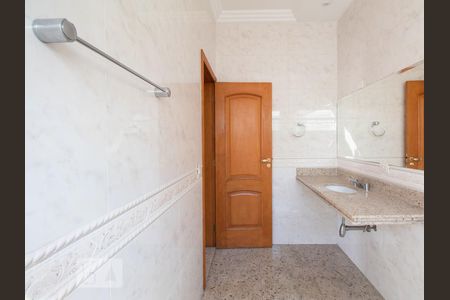 Casa à venda com 534m², 5 quartos e 8 vagasBanheiro da suíte 2