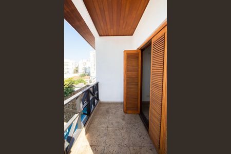 Casa à venda com 534m², 5 quartos e 8 vagasVaranda da Suíte 2