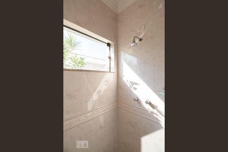 Casa à venda com 534m², 5 quartos e 8 vagasBanheiro da suíte 3