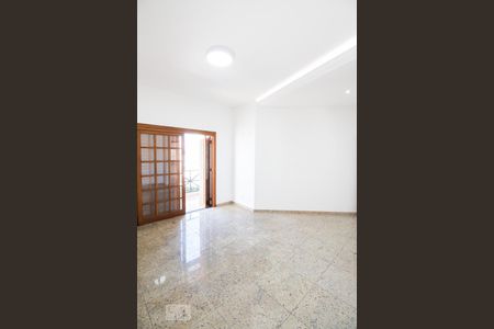 Casa à venda com 534m², 5 quartos e 8 vagasSuíte 2