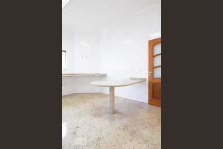 Casa à venda com 534m², 5 quartos e 8 vagasCozinha