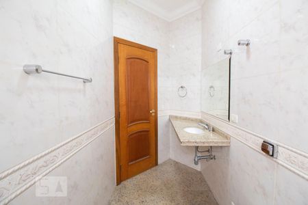 Casa à venda com 534m², 5 quartos e 8 vagasBanheiro da suíte 1