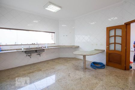 Casa à venda com 534m², 5 quartos e 8 vagasCozinha