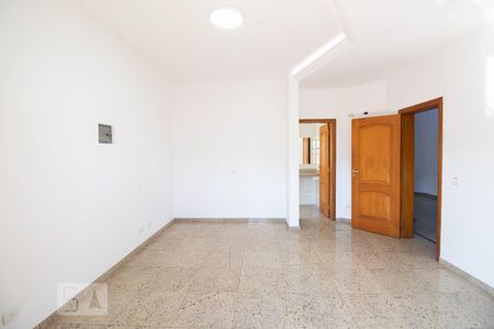 Casa à venda com 534m², 5 quartos e 8 vagasSuíte 3