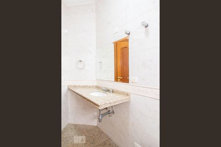 Casa à venda com 534m², 5 quartos e 8 vagasBanheiro da suíte 1