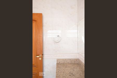 Casa à venda com 534m², 5 quartos e 8 vagasBanheiro da suíte 2