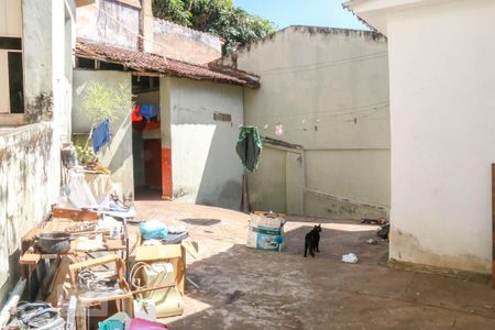 Casa à venda com 180m², 6 quartos e 2 vagas Casa à venda com 180m², 6 quartos e 2 vagasÁrea de Serviço
