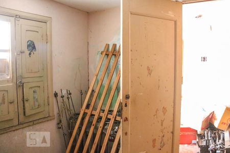 Casa à venda com 180m², 6 quartos e 2 vagas Casa à venda com 180m², 6 quartos e 2 vagasQuarto 6