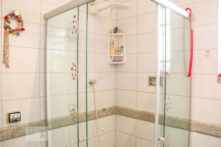 Casa à venda com 180m², 6 quartos e 2 vagas Casa à venda com 180m², 6 quartos e 2 vagasBanheiro da Suíte