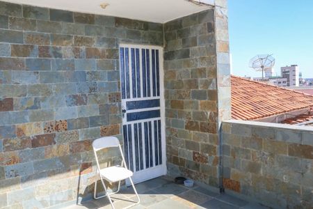 Casa à venda com 180m², 6 quartos e 2 vagas Casa à venda com 180m², 6 quartos e 2 vagasVaranda