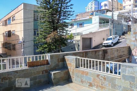 Casa à venda com 180m², 6 quartos e 2 vagas Casa à venda com 180m², 6 quartos e 2 vagasVaranda