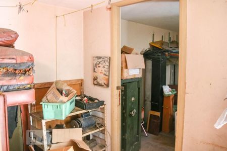 Casa à venda com 180m², 6 quartos e 2 vagas Casa à venda com 180m², 6 quartos e 2 vagasQuarto 6