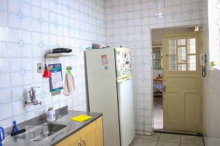 Casa à venda com 180m², 6 quartos e 2 vagas Casa à venda com 180m², 6 quartos e 2 vagasCozinha