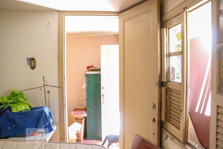 Casa à venda com 180m², 6 quartos e 2 vagas Casa à venda com 180m², 6 quartos e 2 vagasQuarto 5