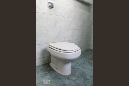 Casa à venda com 180m², 6 quartos e 2 vagas Casa à venda com 180m², 6 quartos e 2 vagasBanheiro Social