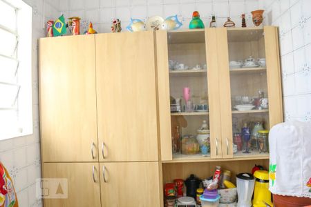 Casa à venda com 180m², 6 quartos e 2 vagas Casa à venda com 180m², 6 quartos e 2 vagasCozinha