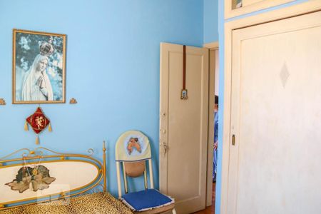 Casa à venda com 180m², 6 quartos e 2 vagas Casa à venda com 180m², 6 quartos e 2 vagasQuarto Suíte