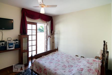 Casa à venda com 300m², 4 quartos e 4 vagasQuarto 4 - Suíte