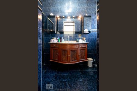 Casa à venda com 300m², 4 quartos e 4 vagasBanheiro Quarto 4 - Suíte