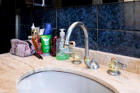 Casa à venda com 300m², 4 quartos e 4 vagasBanheiro Quarto 4 - Suíte