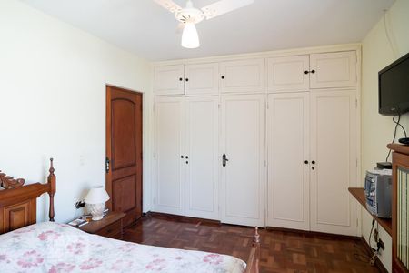 Casa à venda com 300m², 4 quartos e 4 vagasQuarto 4 - Suíte