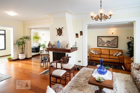 Sala Lareira de casa à venda com 4 quartos, 300m² em Jardim Prudência, São Paulo
