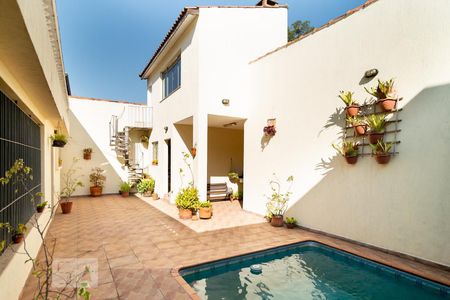 Casa à venda com 300m², 4 quartos e 4 vagasPiscina