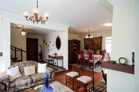 Sala Lareira de casa à venda com 4 quartos, 300m² em Jardim Prudência, São Paulo