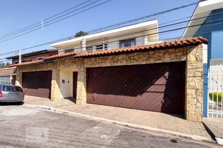 Casa à venda com 300m², 4 quartos e 4 vagasFachada