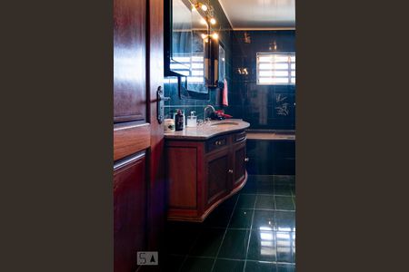 Casa à venda com 300m², 4 quartos e 4 vagasBanheiro Social