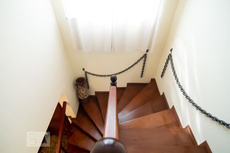 Casa à venda com 300m², 4 quartos e 4 vagasHall Entrada Escada