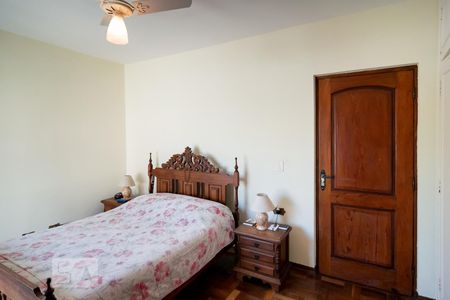 Casa à venda com 300m², 4 quartos e 4 vagasQuarto 4 - Suíte