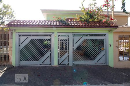 Casa à venda com 150m², 3 quartos e 3 vagas Casa à venda com 150m², 3 quartos e 3 vagasFachada